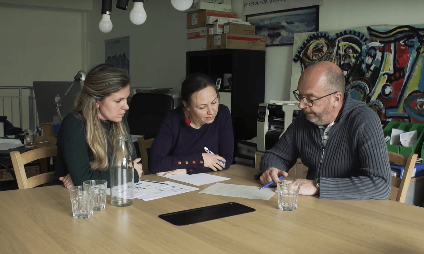 3 personnes du projet en séance de travail
